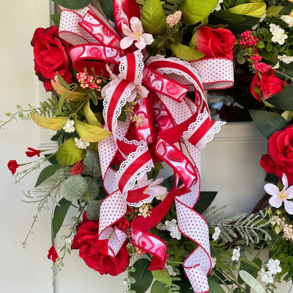 Red Roses Wreath - Picture 2 of 7